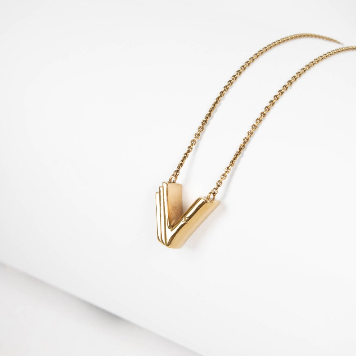 Authentic pre-loved Louis Vuitton Gold Tone Metal LV & Me V Necklace on Labellov.com