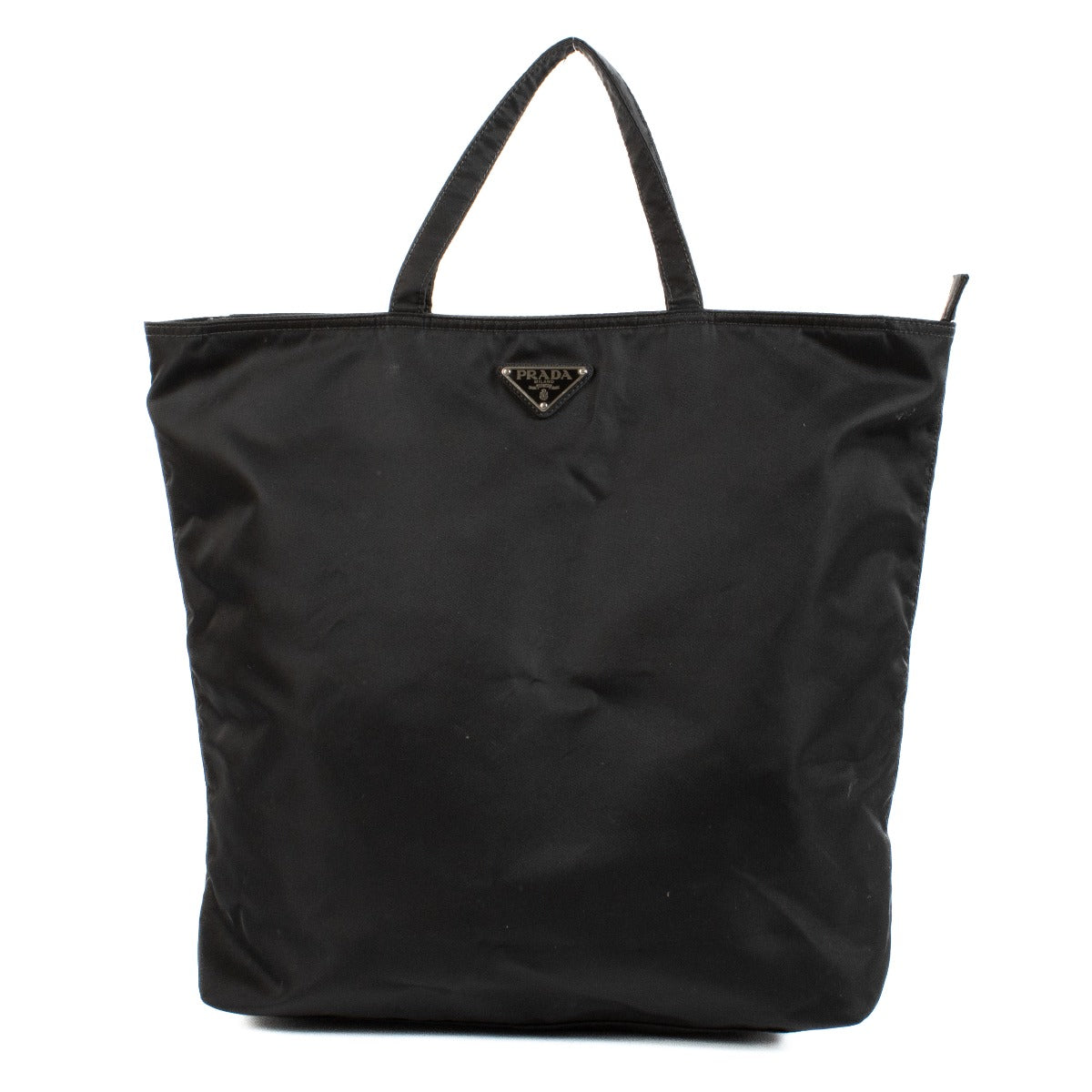 Shop safe online at Labellov in Antwerp, Brussels and Knokke this 100% authentic second hand Shop safe online at Labellov in Antwerp, Brussels and Knokke this 100% authentic second hand Prada Black Nylon Top Handle Bag