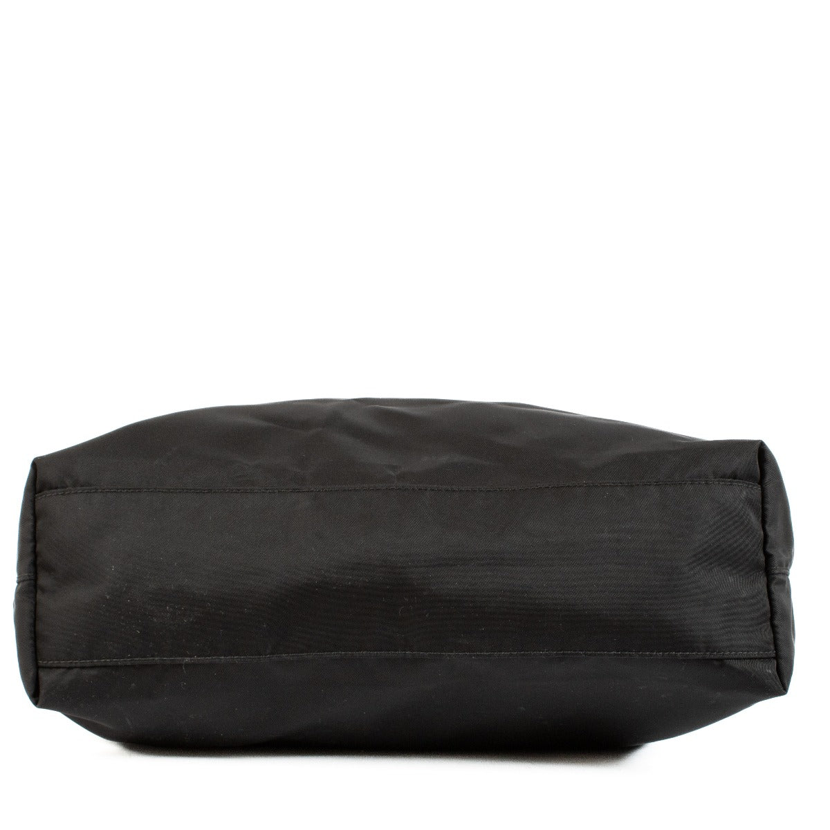 Shop safe online at Labellov in Antwerp, Brussels and Knokke this 100% authentic second hand Shop safe online at Labellov in Antwerp, Brussels and Knokke this 100% authentic second hand Prada Black Nylon Top Handle Bag