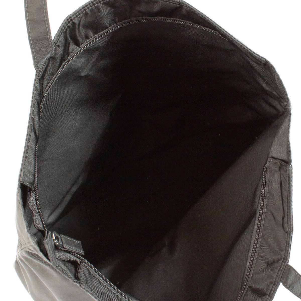 Shop safe online at Labellov in Antwerp, Brussels and Knokke this 100% authentic second hand Shop safe online at Labellov in Antwerp, Brussels and Knokke this 100% authentic second hand Prada Black Nylon Top Handle Bag