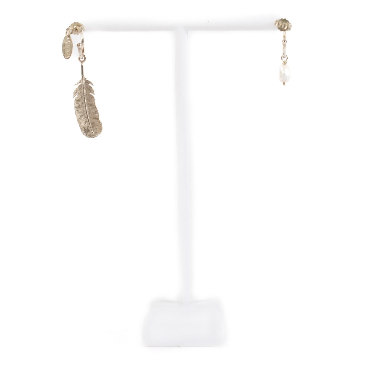 Shop safe online at Labellov in Antwerp, Brussels and Knokke this 100% authentic second hand Wouters & Hendrix Silver Earrings
