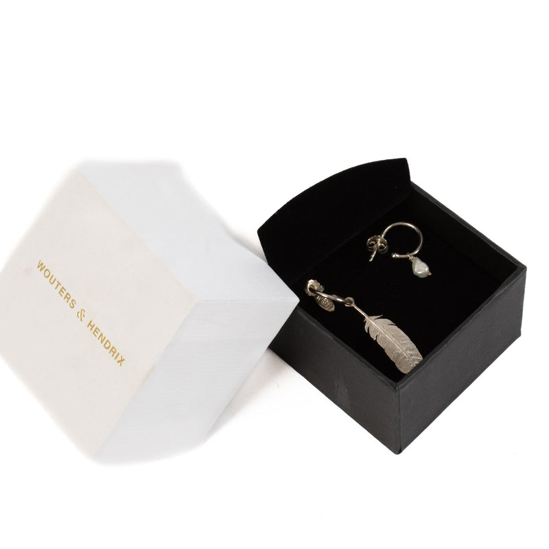 Shop safe online at Labellov in Antwerp, Brussels and Knokke this 100% authentic second hand Wouters & Hendrix Silver Earrings
