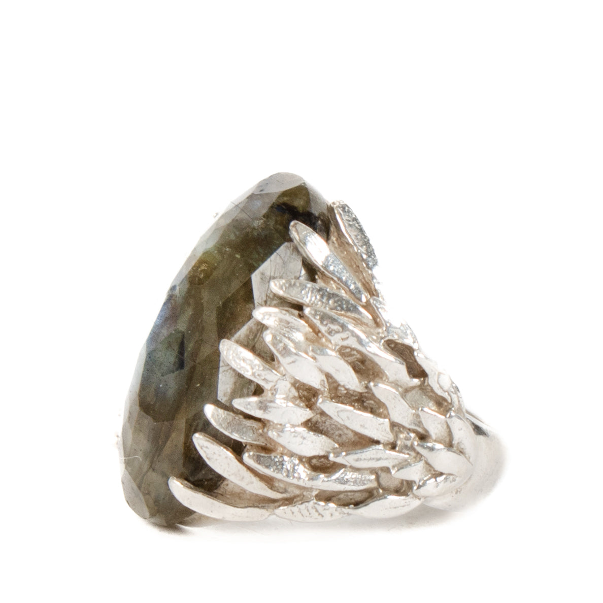Shop safe online at Labellov in Antwerp, Brussels and Knokke this 100% authentic second hand Wouters & Hendrix Silver Labradorite Feather Ring