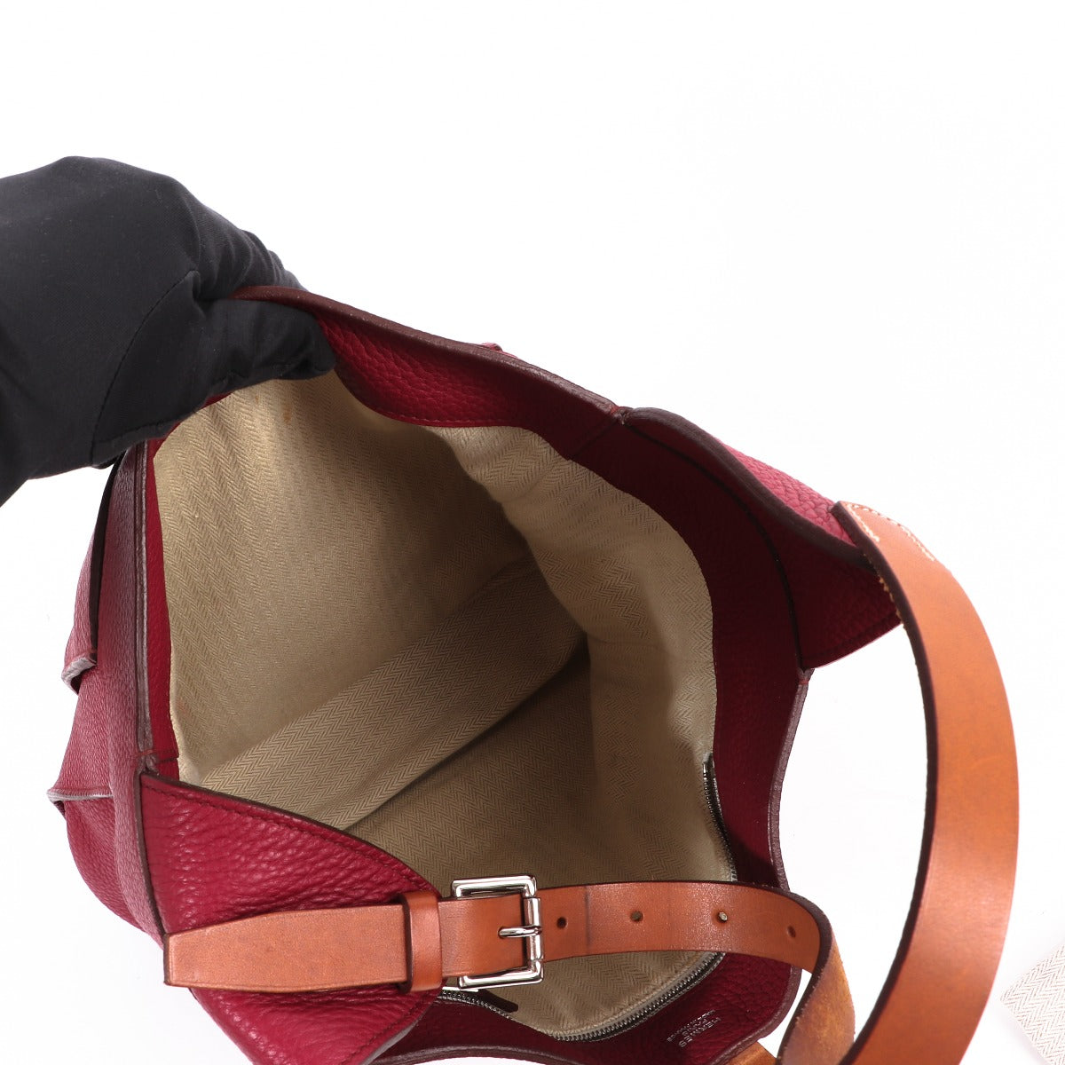 Shop safe online at Labellov in Antwerp this 100% authentic second hand Hermès Rubis/Fauve Taurillon Clemence/Hunter Sac Marwari PM