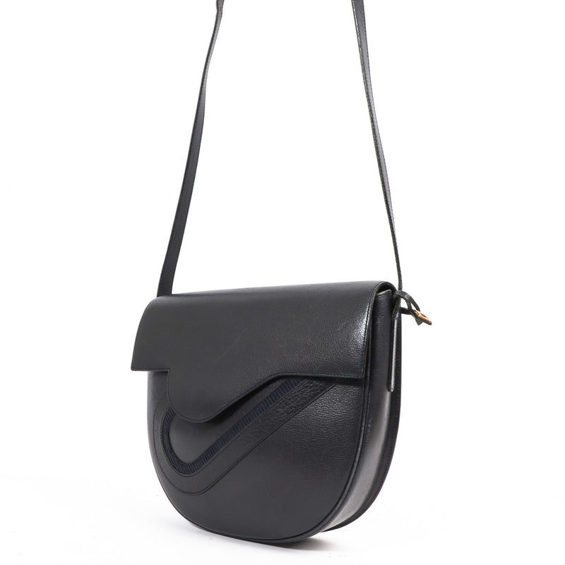 Shop safe online at Labellov in Antwerp, Brussel, Knokke this 100% authentic secondhand Delvaux blue Leather Shoulder Bag