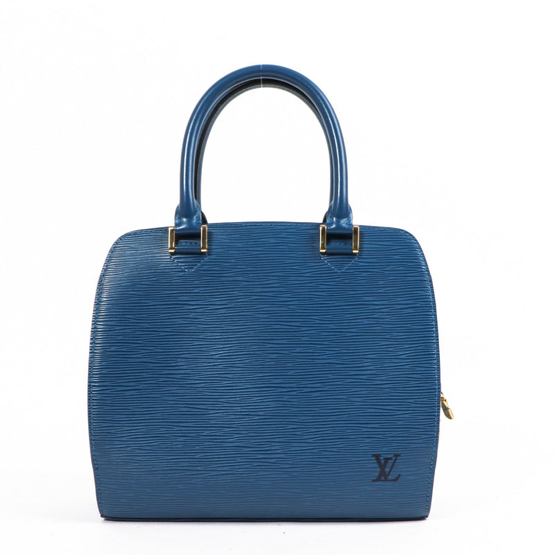 Buy this authentic Louis Vuitton Pont Neuf Blue Epi Leather Handbag at online webshop LabelLOV. Safe and secure shopping. Koop deze authentieke tweedehands Louis Vuitton Pont Neuf Blue Epi Leather Handbag bij online webshop LabelLOV.