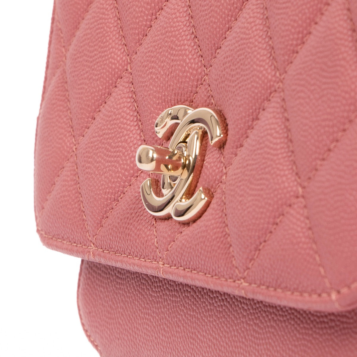 Shop safe online at Labellov in Antwerp, Brussels and Knokke this 100% authentic second hand Chanel Pink Quilted Caviar Leather Business Affinity Crossbody