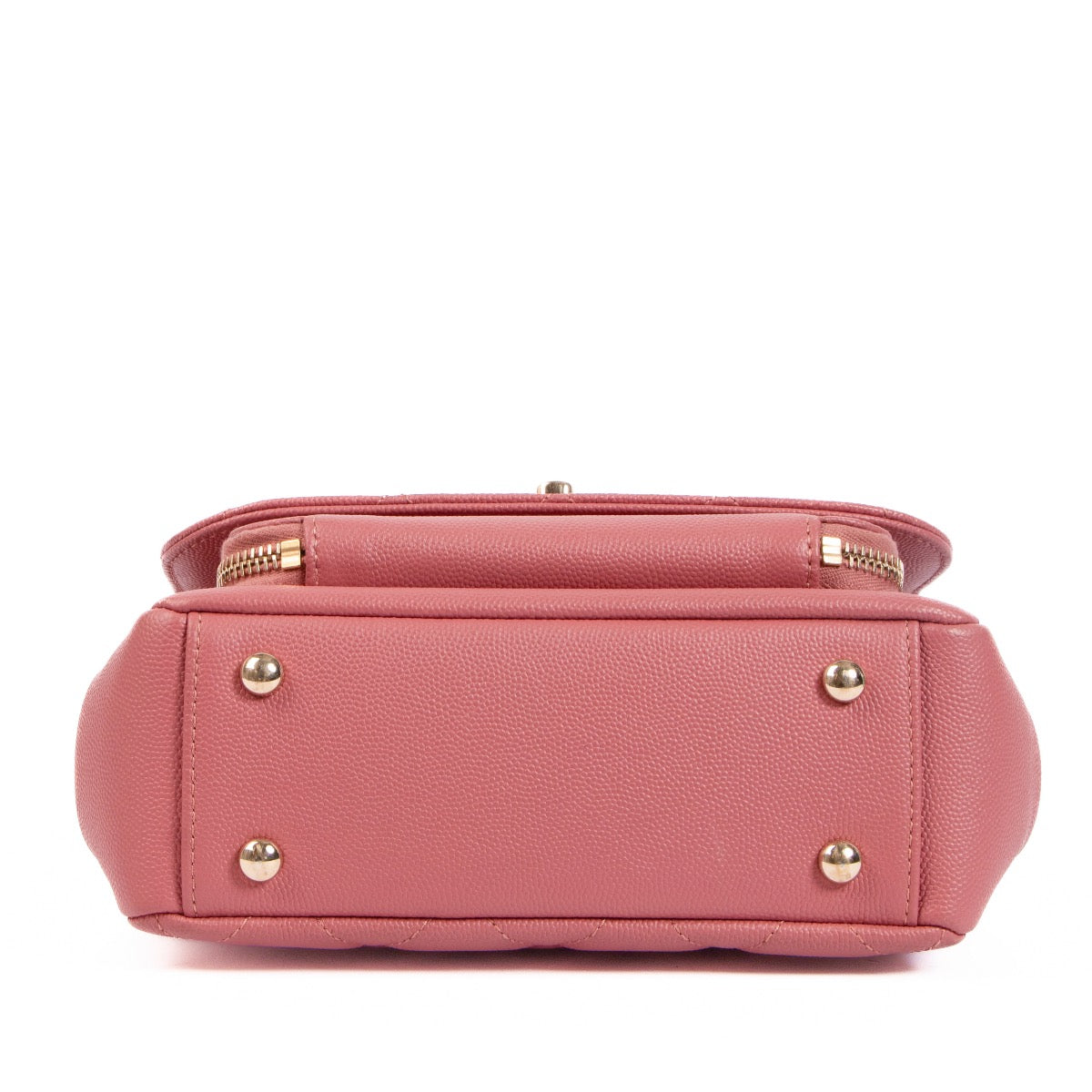 Shop safe online at Labellov in Antwerp, Brussels and Knokke this 100% authentic second hand Chanel Pink Quilted Caviar Leather Business Affinity Crossbody