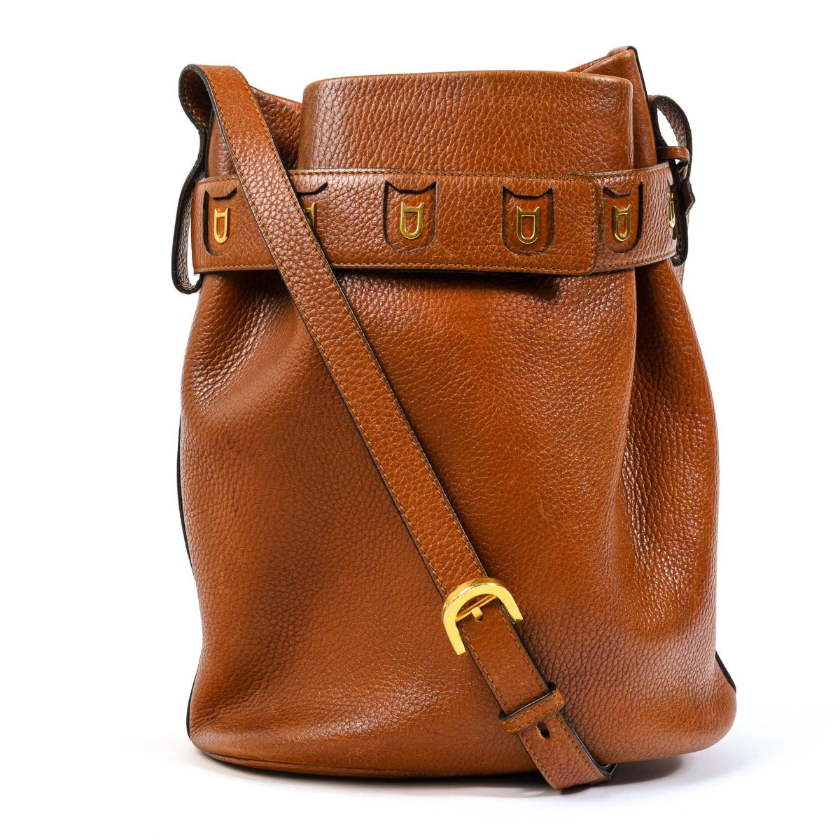 Shop safe online at Labellov Antwerp, Brussels and Knokke this 100% authentic second hand Delvaux Calicot Cognac Trotteur Bucket Bag