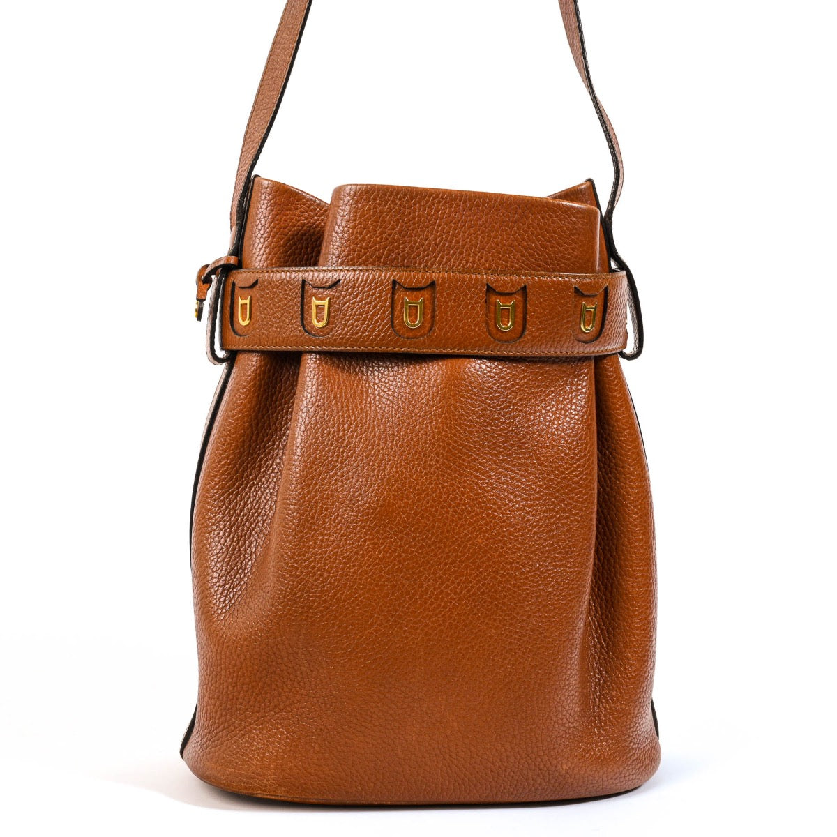 Shop safe online at Labellov Antwerp, Brussels and Knokke this 100% authentic second hand Delvaux Calicot Cognac Trotteur Bucket Bag