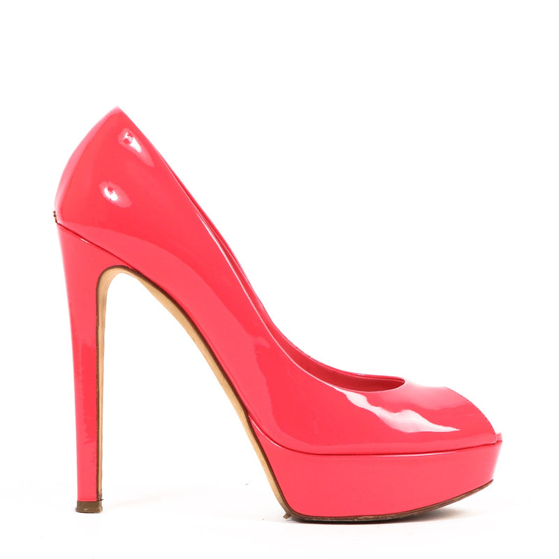 Buy vintage second-hand Christian Dior Pink Patent Leather Peep-toe Heels - Size 39 1/2 in very good condition at Labellov in Antwerp.