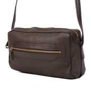 Delvaux Brown Leather Crossbody Bag. Authentieke tweedehands Delvaux handtassen bij LabelLOV Antwerpen. Authentique seconde-main luxury en ligne webshop LabelLOV. Authentic preloved Delvaux handbags at LabelLOV Antwerp.