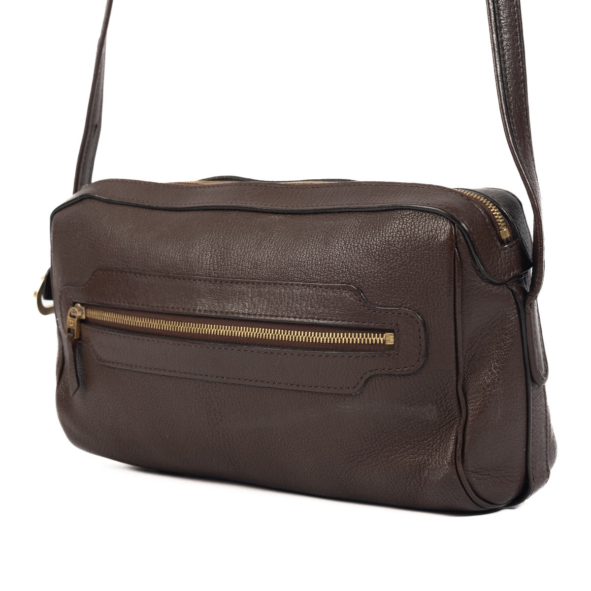 Delvaux Brown Leather Crossbody Bag. Authentieke tweedehands Delvaux handtassen bij LabelLOV Antwerpen. Authentique seconde-main luxury en ligne webshop LabelLOV. Authentic preloved Delvaux handbags at LabelLOV Antwerp.