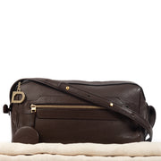Delvaux Brown Leather Crossbody Bag. Authentieke tweedehands Delvaux handtassen bij LabelLOV Antwerpen. Authentique seconde-main luxury en ligne webshop LabelLOV. Authentic preloved Delvaux handbags at LabelLOV Antwerp.