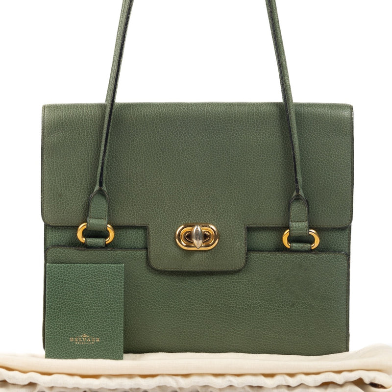 Delvaux Green Shoulder Bag. Authentieke tweedehands Delvaux handtassen bij LabelLOV Antwerpen. Authentique seconde-main luxury en ligne webshop LabelLOV. Authentic preloved Delvaux handbags at LabelLOV Antwerp.