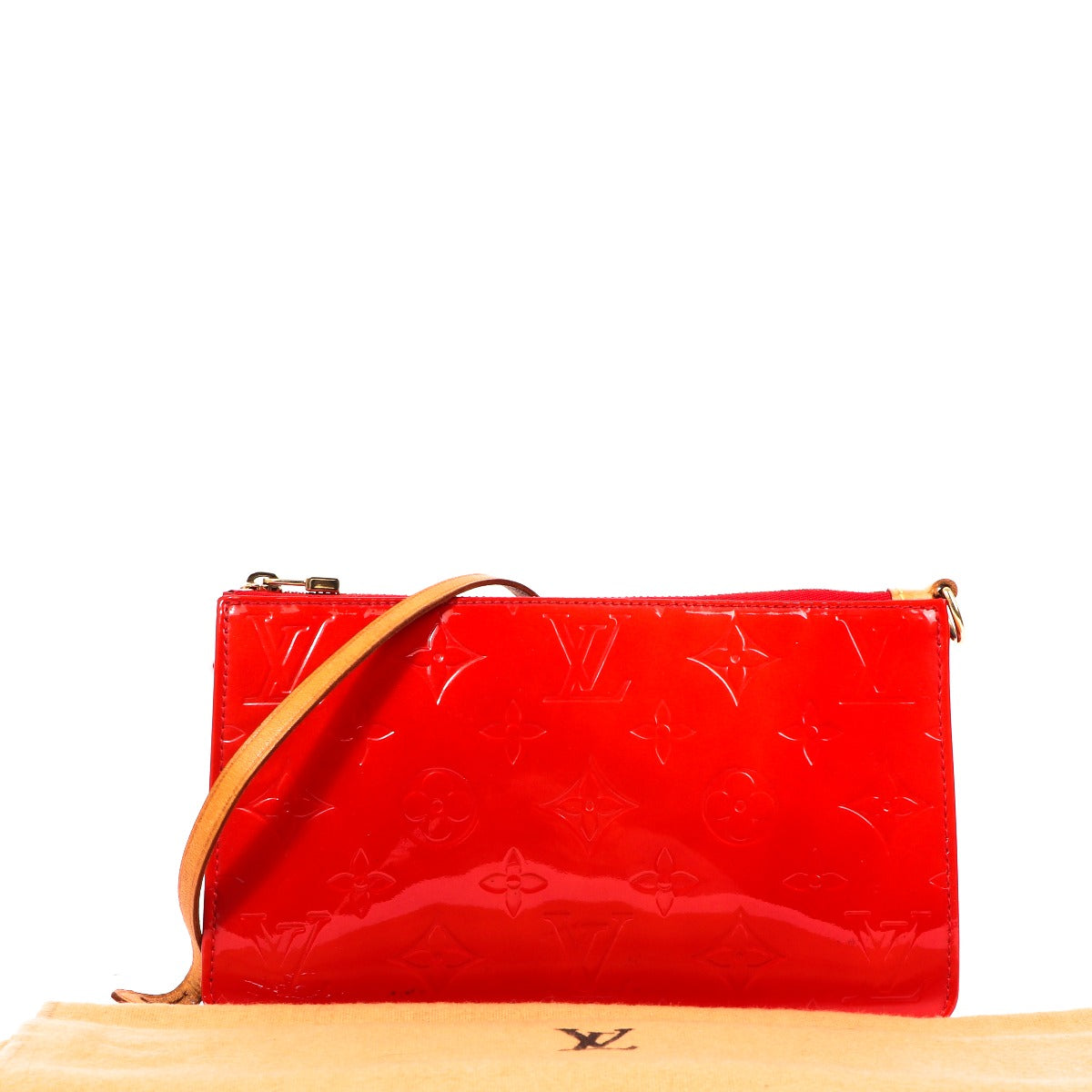 Buy an authentic second-hand Louis Vuitton Red Monogram Vernis Lexington Pochette Shoulderbag in very good condition at Labellov in Antwerp.