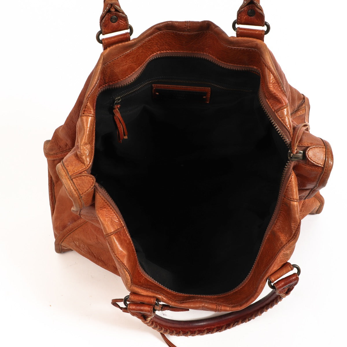 Balenciaga Cognac Leather Weekender Bag. Buy authentic secondhand Balenciaga bags at Labellov vintage webshop for the lowest price. Koop authentieke tweedehands Balenciaga tassen bij Labellov vintage webshop aan de laagste prijs.