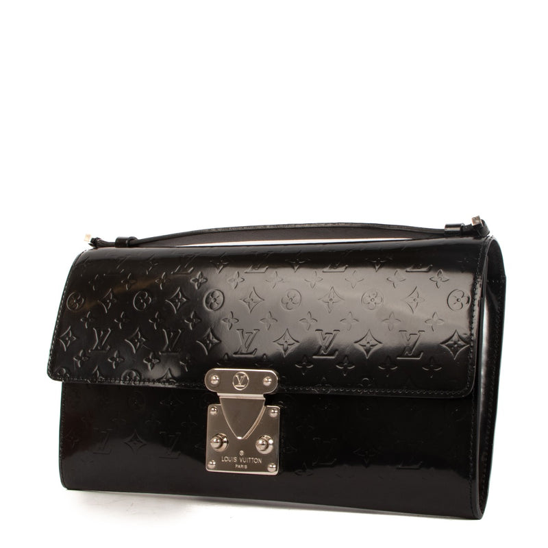Shop safe online at Labellov in Antwerp, Brussel, Knokke this 100% authentic second hand Louis Vuitton Black Monogram Glacé Anouchka Clutch