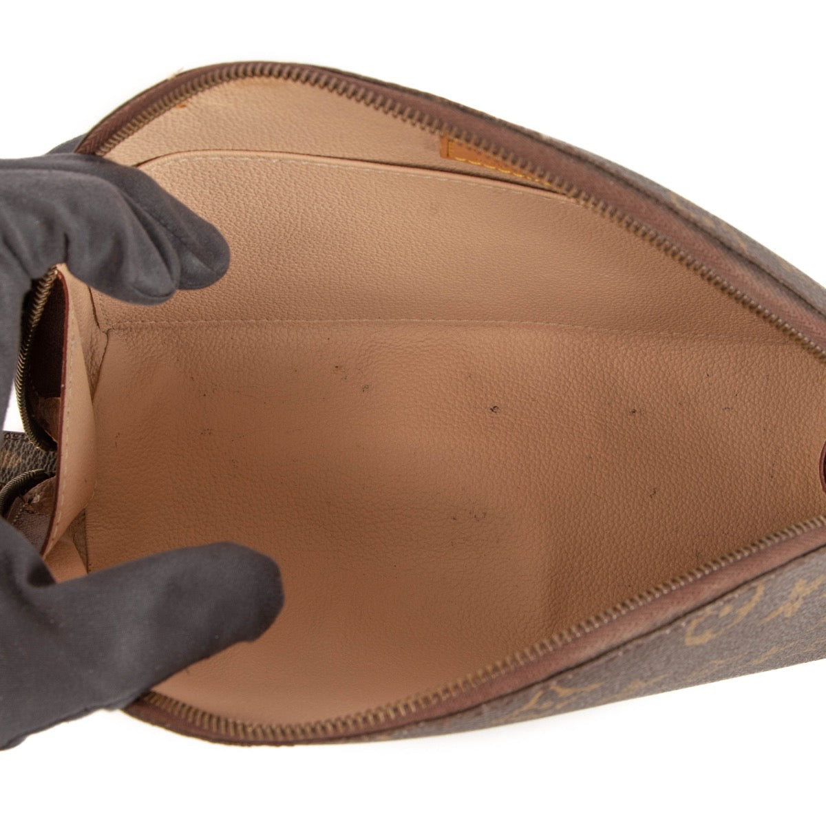Shop a 100% authentic Louis Vuitton Monogram Trousse Ronde GM Pouch on Labellov.com