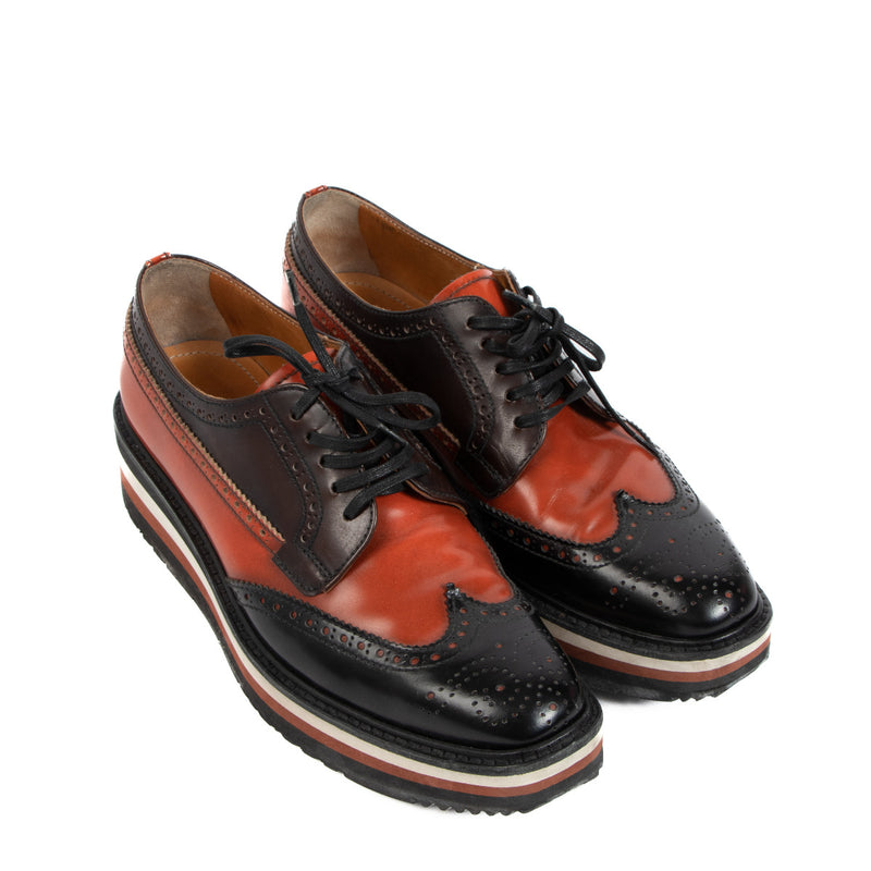 Are you looking for Prada Bicolor Derby Shoes ? Buy and sell for the best price in Antwerp.