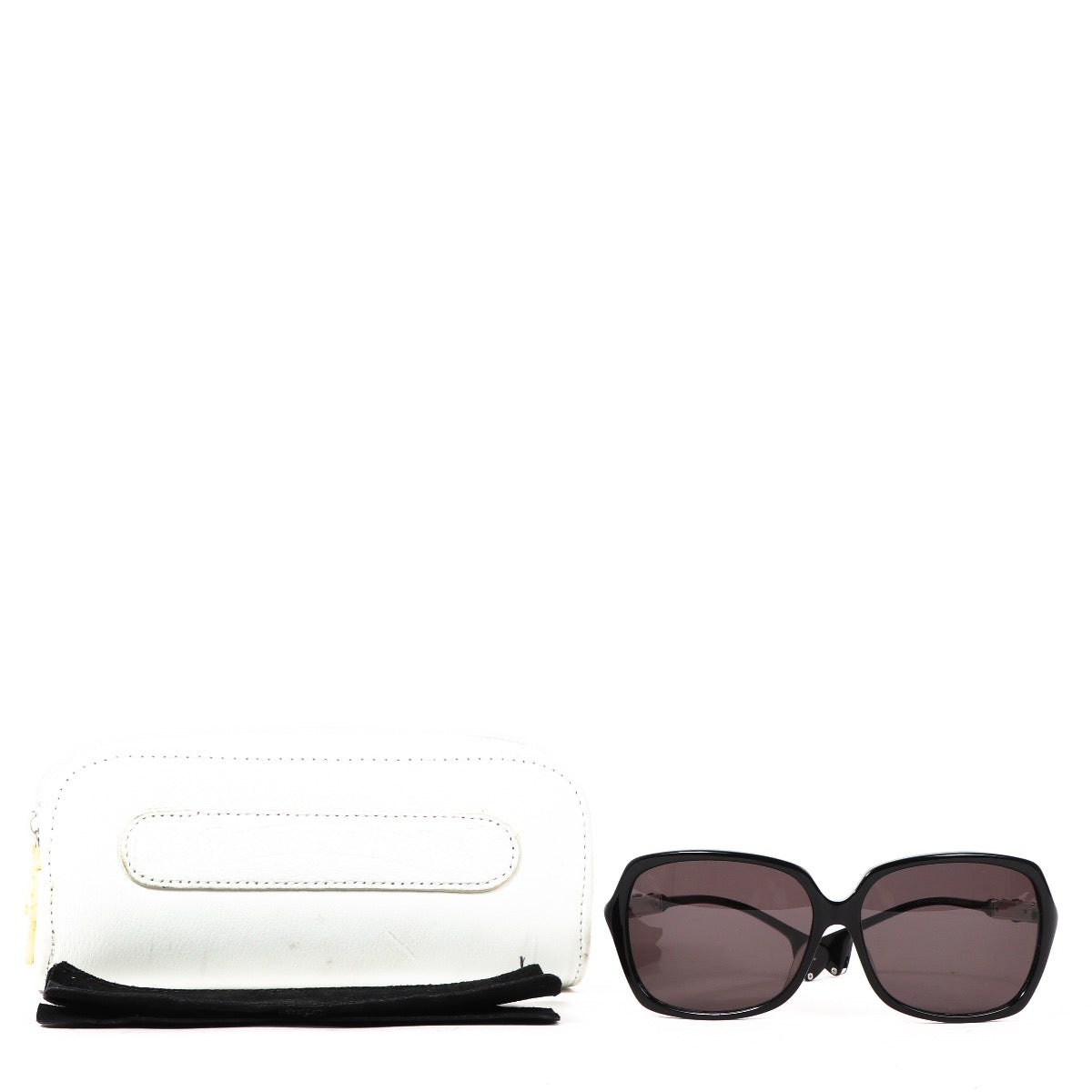 Buy an authentic pair of second hand Chrome Hearts Black Milk Mask Glasses in very good condition at Labellov