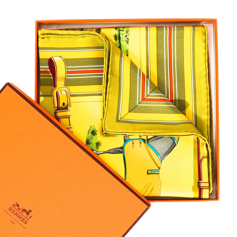 Buy an authentic second hand Hermès Couvertures et Tenues de Jour pour l'Ecurie, l'Attente et la Présentation Silk Carré 90 in very good condition at Labellov