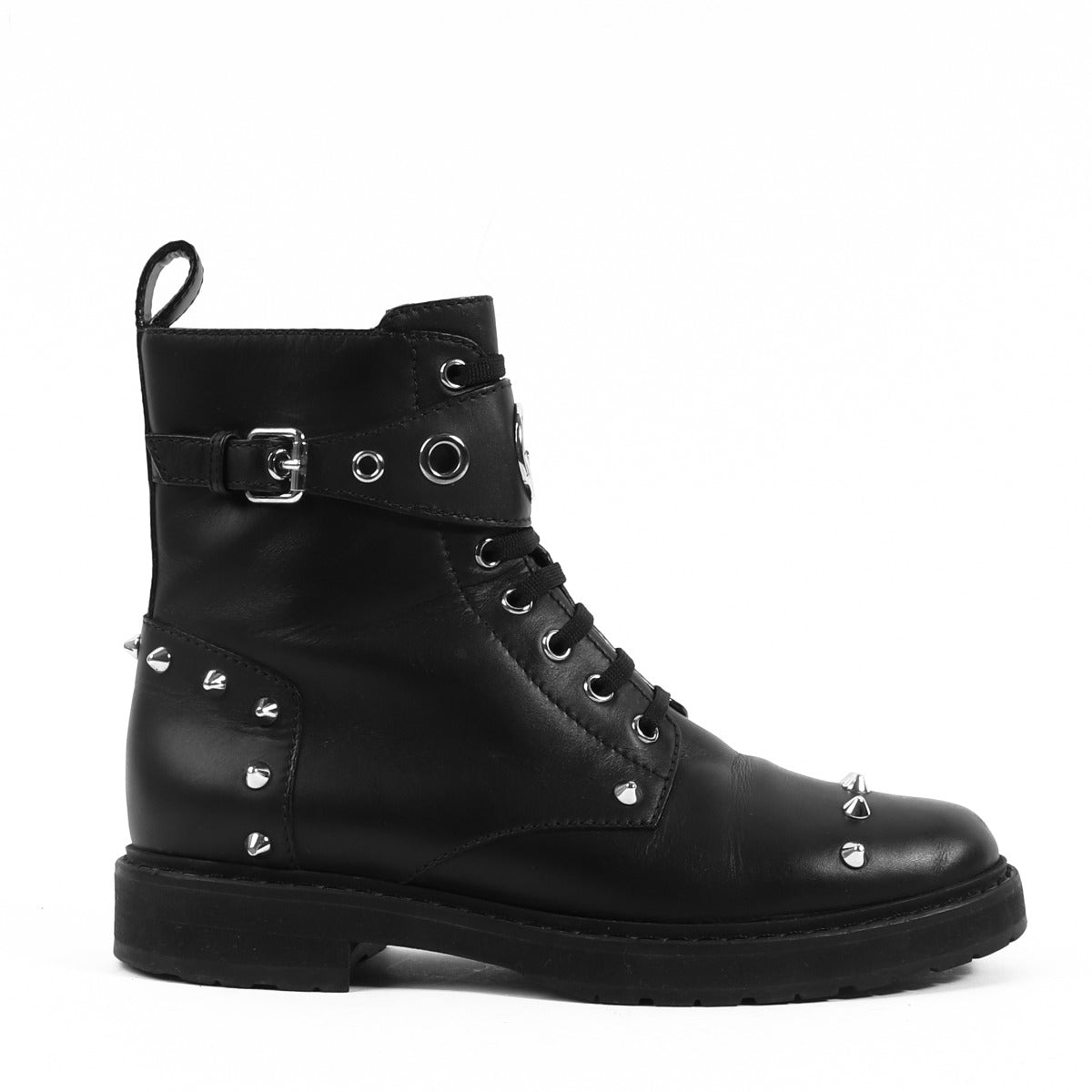 Buy authentic second-hand Fendi Black Leather Studded Boots in Size 37 1/2 in very good condition at Labellov in Antwerp.