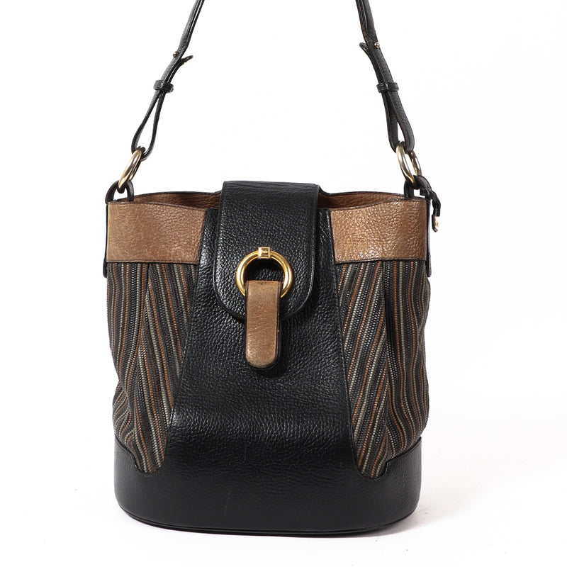Buy an authentic Delvaux Black Shoulder Bag in preloved condition at Labellov in Antwerp.