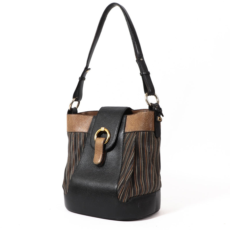 Buy an authentic Delvaux MM Black Shoulder Bag in preloved condition at Labellov in Antwerp.