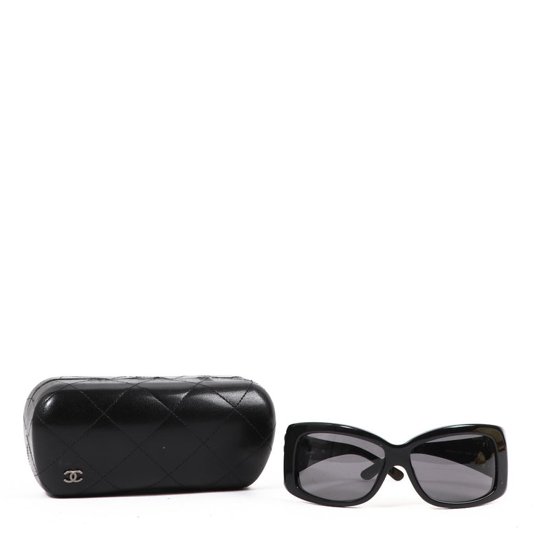 Buy an authentic second hand Chanel Black Coco Mark Sunglasses in very good condition at Labellov