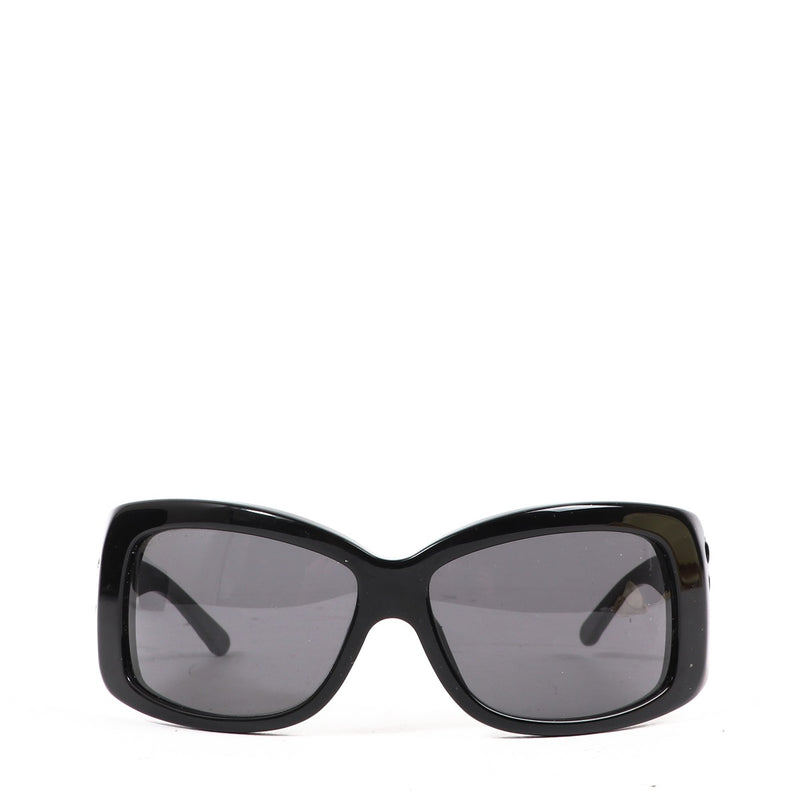 Buy an authentic second hand Chanel Black Coco Mark Sunglasses in very good condition at Labellov