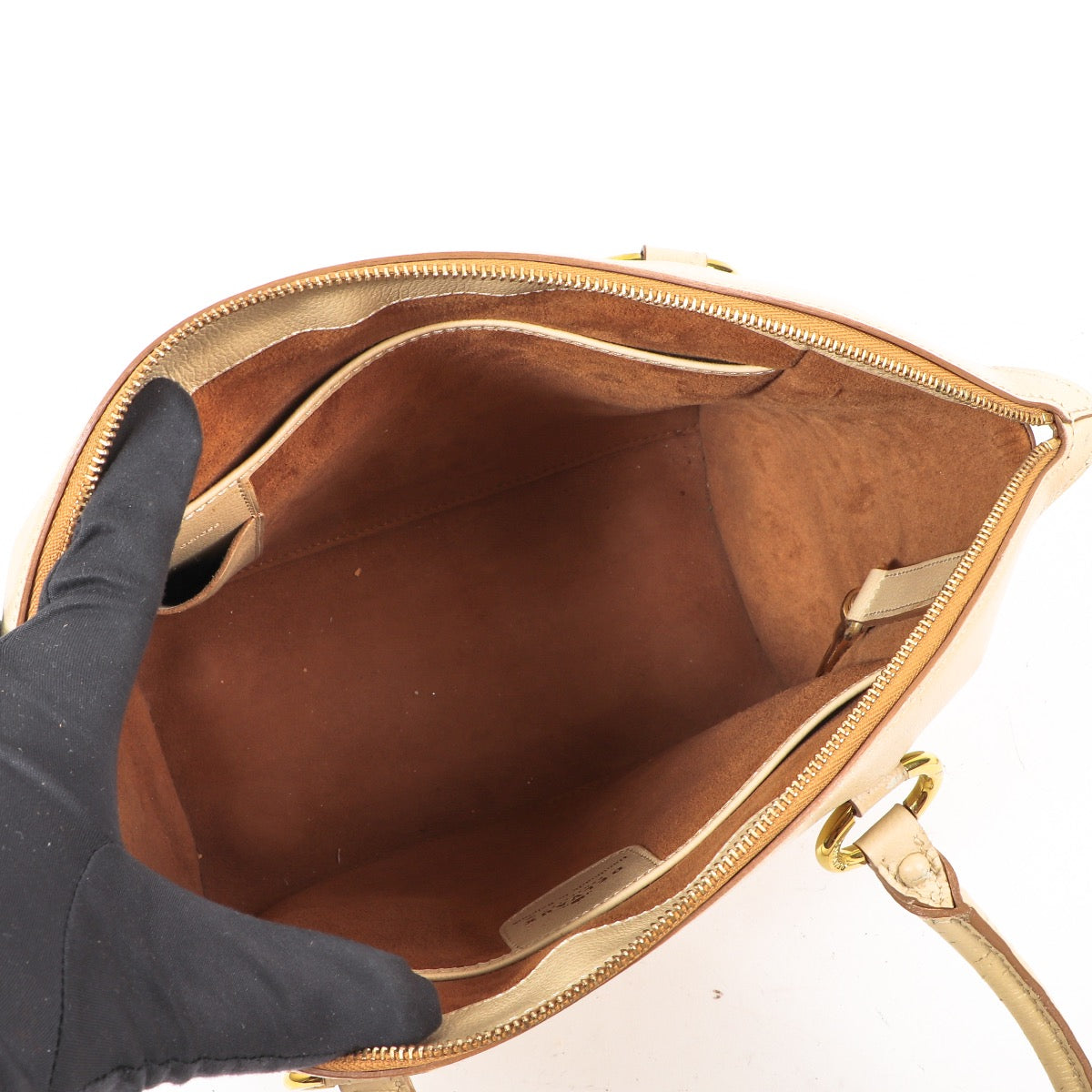 Buy an authentic second hand Delvaux Creme Charme Shoulder Bag in good condition at Labellov