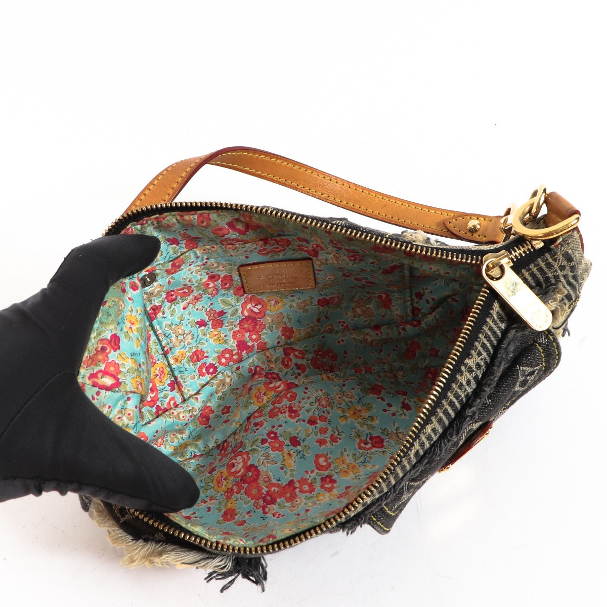 Buy an authentic second-hand Louis Vuitton Blue Monogram Denim Shoulder Bag in good condition at Labellov in Antwerp.