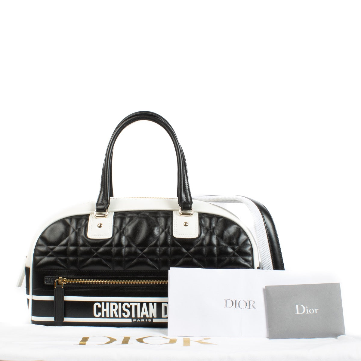 Shop safe online at Labellov in Antwerp, Brussels and Knokke this 100% authentic second hand Dior Black Calfskin Medium Dior Vibe BagShop safe online at Labellov in Antwerp, Brussels and Knokke this 100% authentic second hand Dior Black Calfskin Medium Di