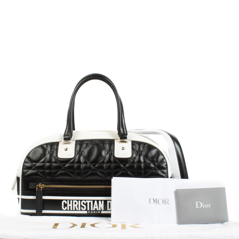 Shop safe online at Labellov in Antwerp, Brussels and Knokke this 100% authentic second hand Dior Black Calfskin Medium Dior Vibe BagShop safe online at Labellov in Antwerp, Brussels and Knokke this 100% authentic second hand Dior Black Calfskin Medium Di
