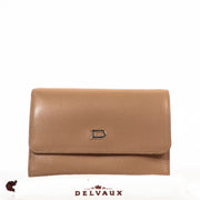Buy an authentic second hand Delvaux Beige Leather Wallet in good condition at Labellov Antwerp.