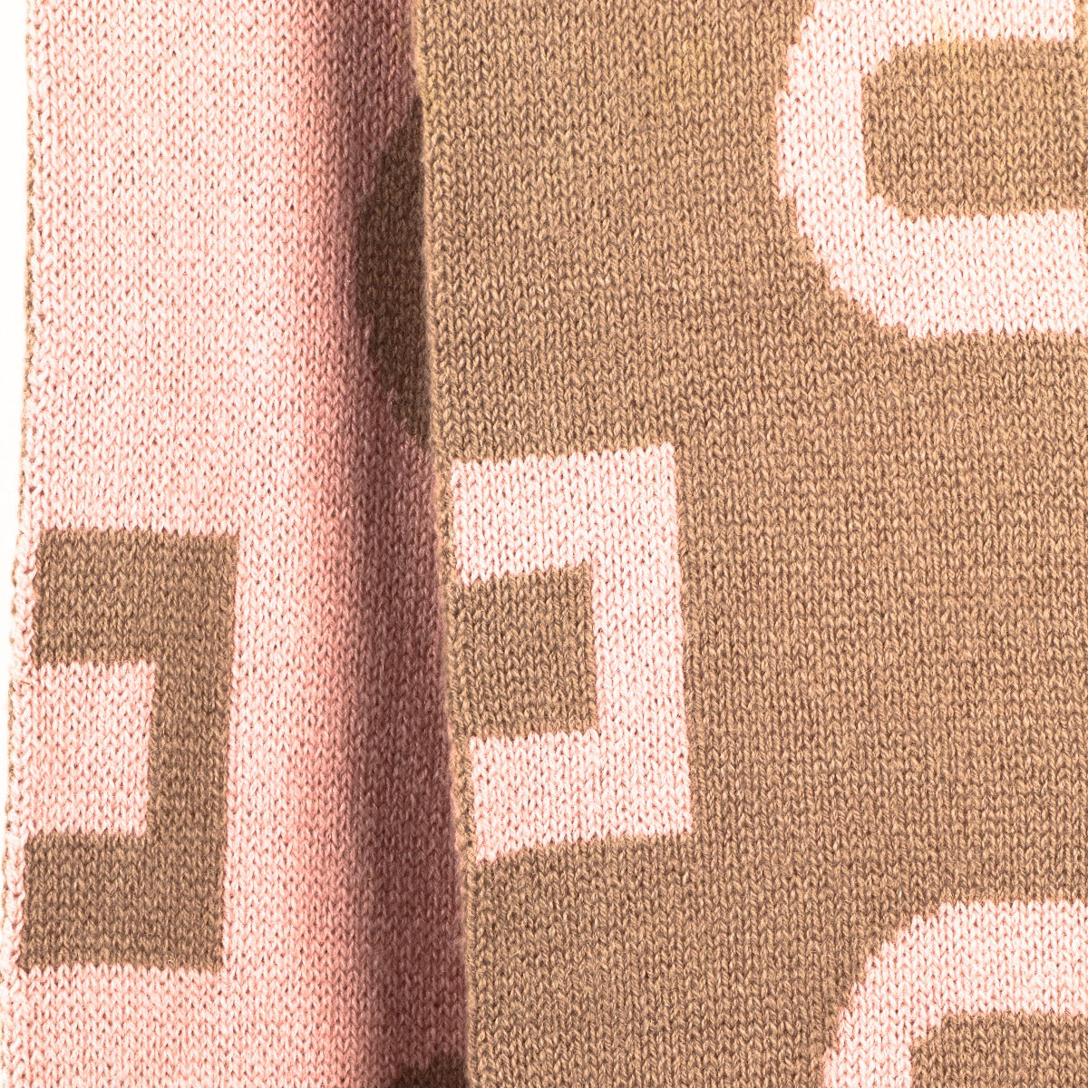 Delvaux Pink D Logo Fringe Knit Scarf