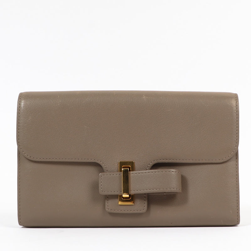 Buy an authentic second-hand Delvaux Taupe Simplissime Wallet in very good condition at Labellov in Antwerp.