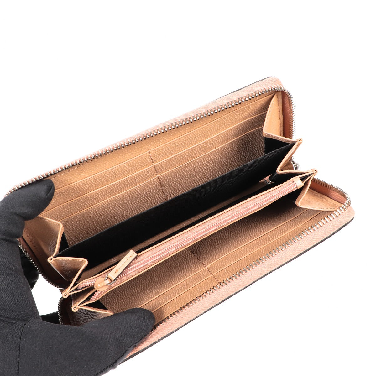 Buy an authentic second-hand Gucci Nude Leather Floral Wallet in very good condition at Labellov in Antwerp.