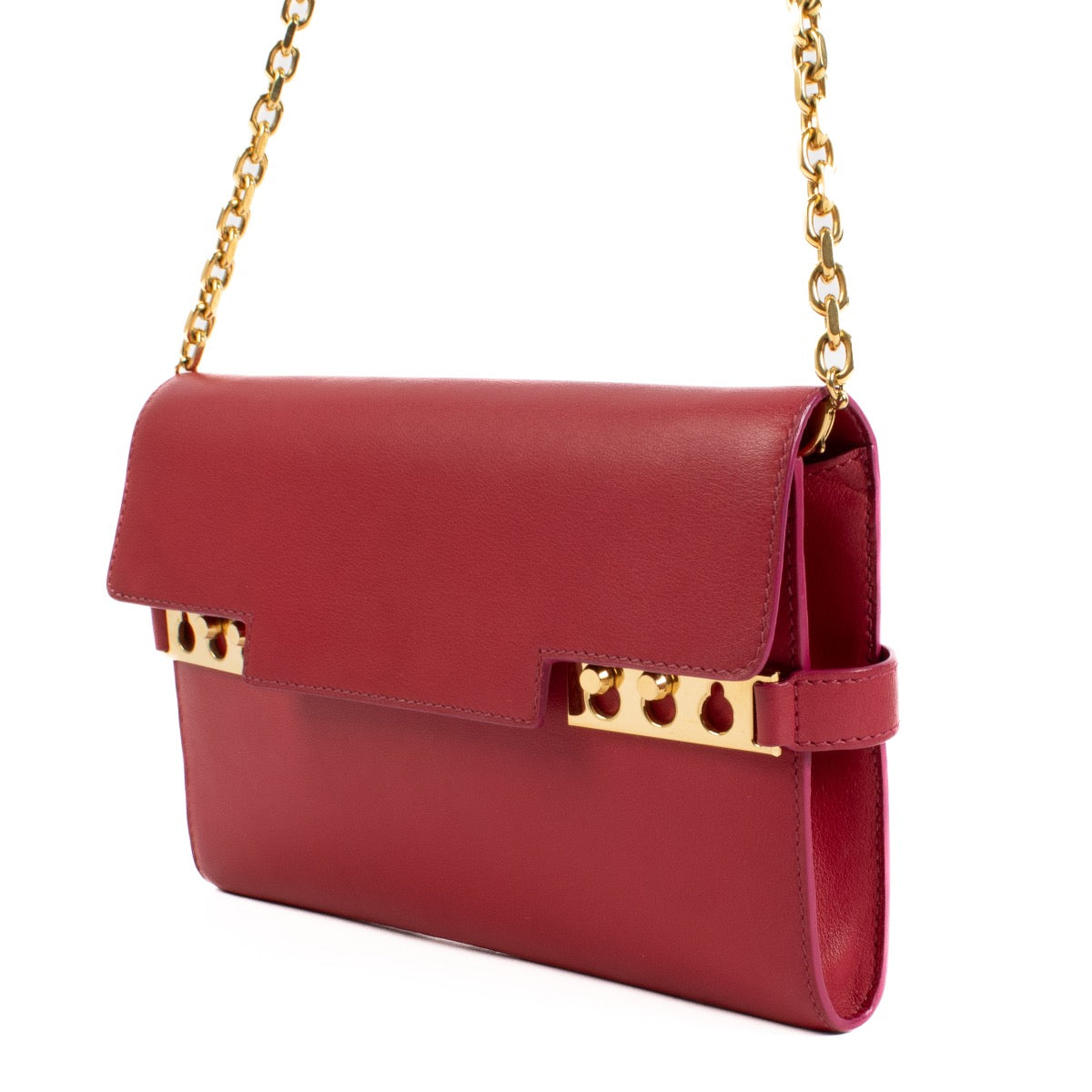 Shop safe online at Labellov in Antwerp, Brussels and Knokke this 100% authentic second hand Delvaux Framboise Tempête Wallet On Chain . Veilig online tweedehands authentieke Delvaux Framboise Tempête Wallet On Chain clutch kopen bij Labellov.