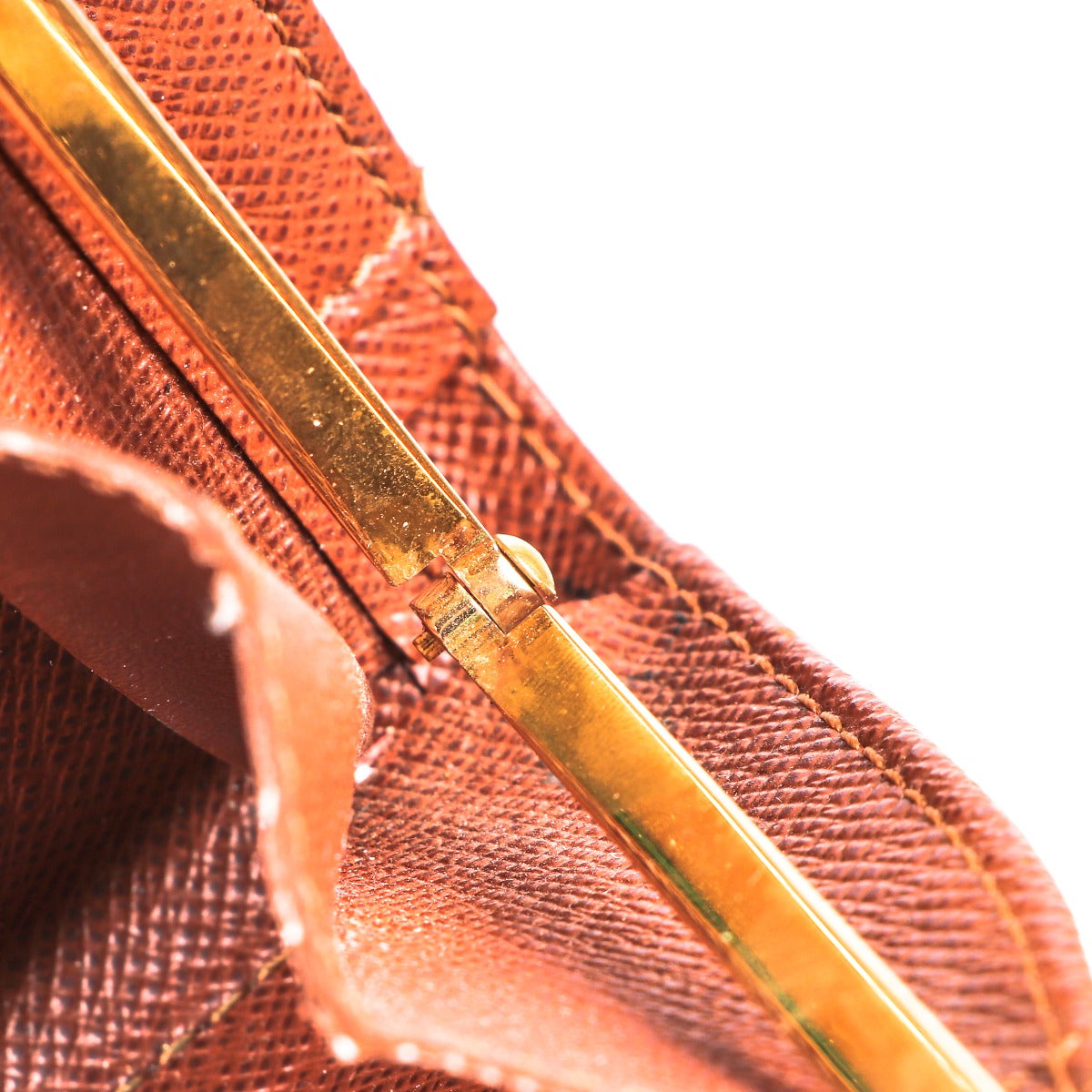 Buy an authentic second-hand Louis Vuitton Monogram Canvas Wallet in very good condition at Labellov in Antwerp.
