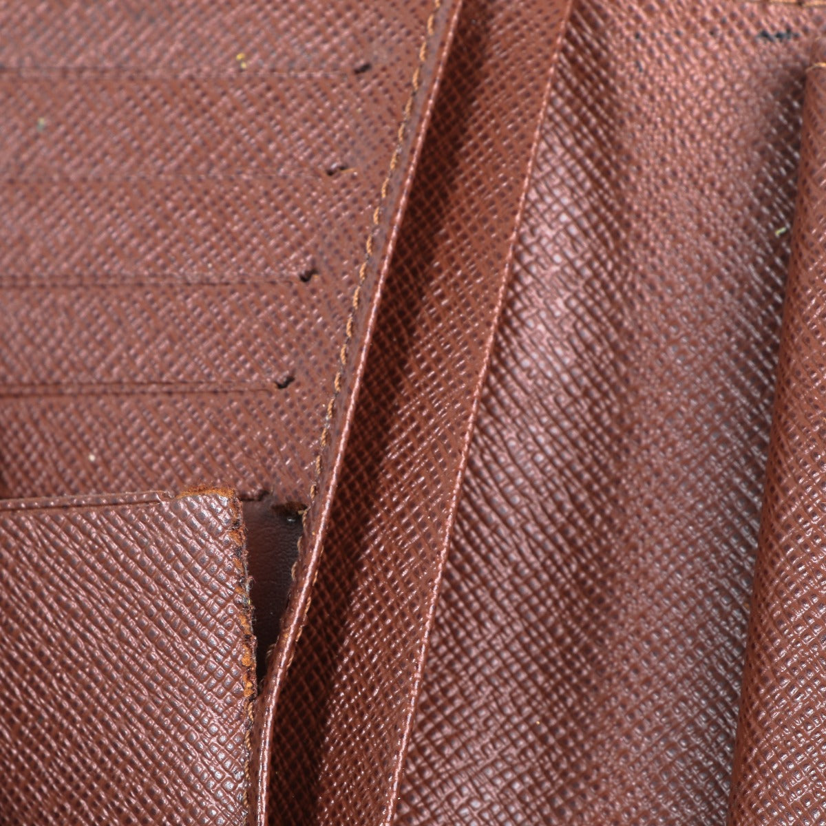 Buy an authentic second-hand Louis Vuitton Monogram Canvas Wallet in very good condition at Labellov in Antwerp.
