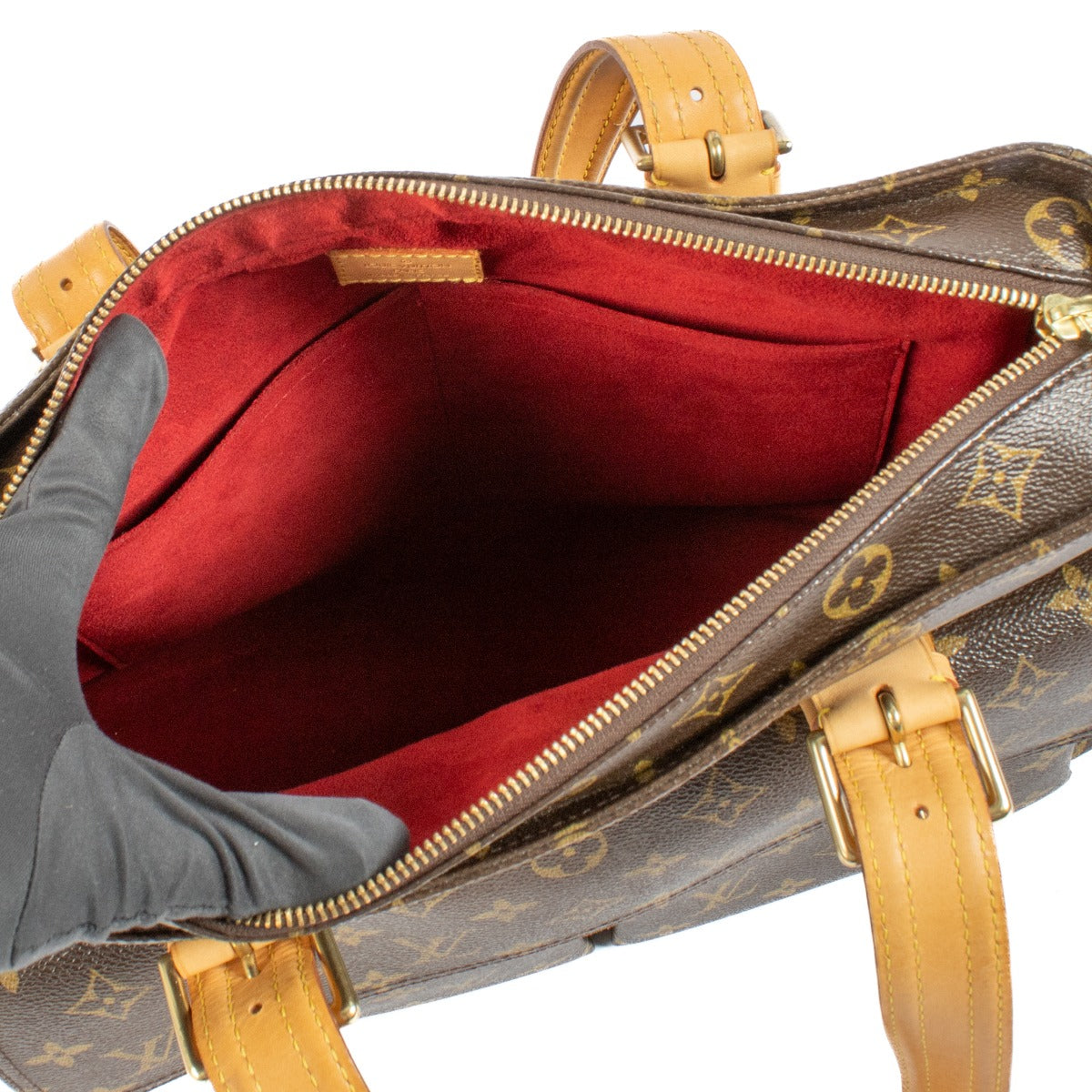 Shop safe online at Labellov in Antwerp, Brussels and Knokke this 100% authentic second hand Louis Vuitton Monogram Multiple Cité Shoulder Bag
