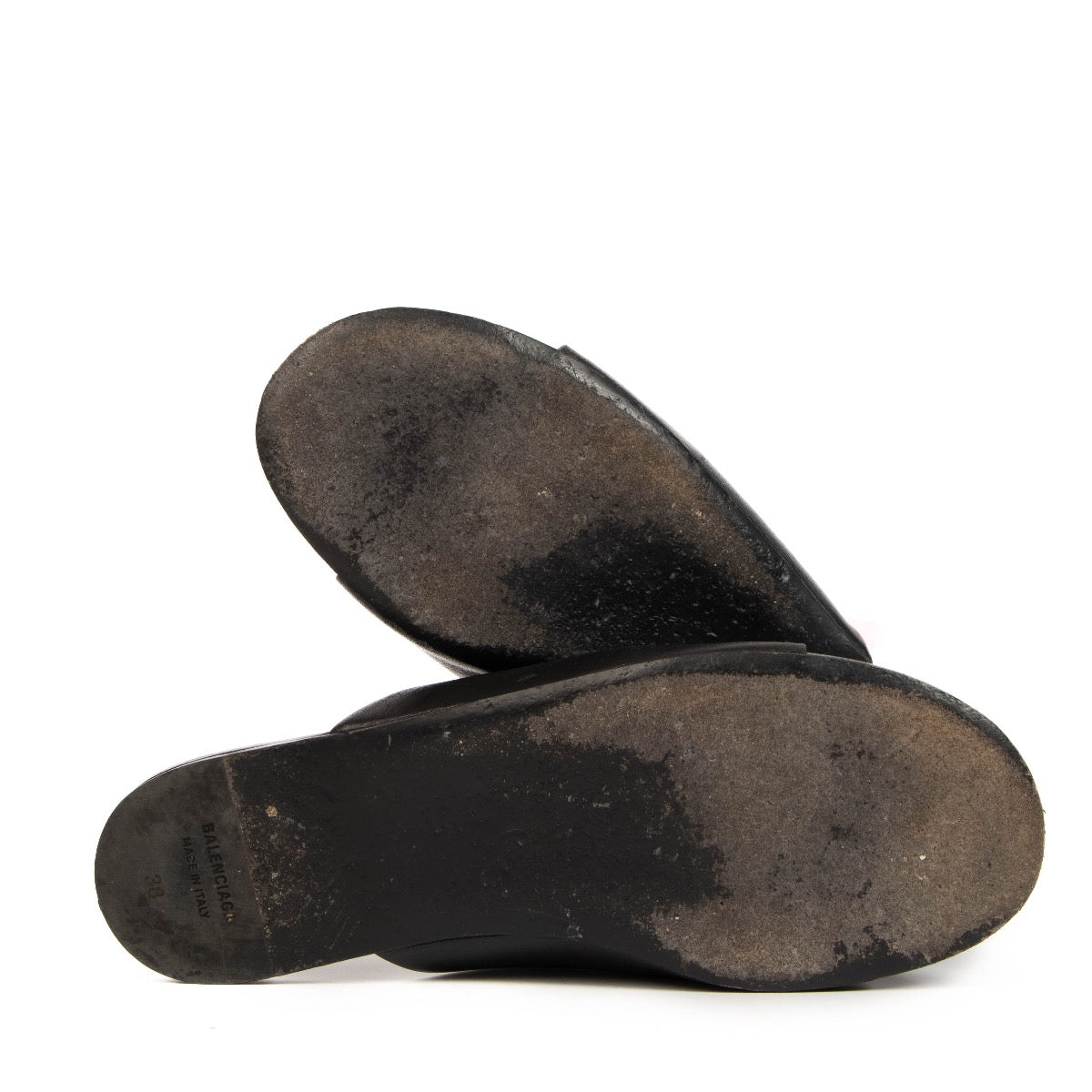 Shop safe online at Labellov in Antwerp, Brussels and Knokke these 100% authentic second hand Balenciaga Black BB Slides
