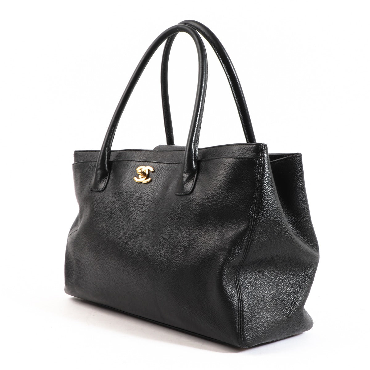 Buy an authentic second-hand Chanel Black Deerskin Executive Cerf Tote Bag in very good condition at Labellov in Antwerp.