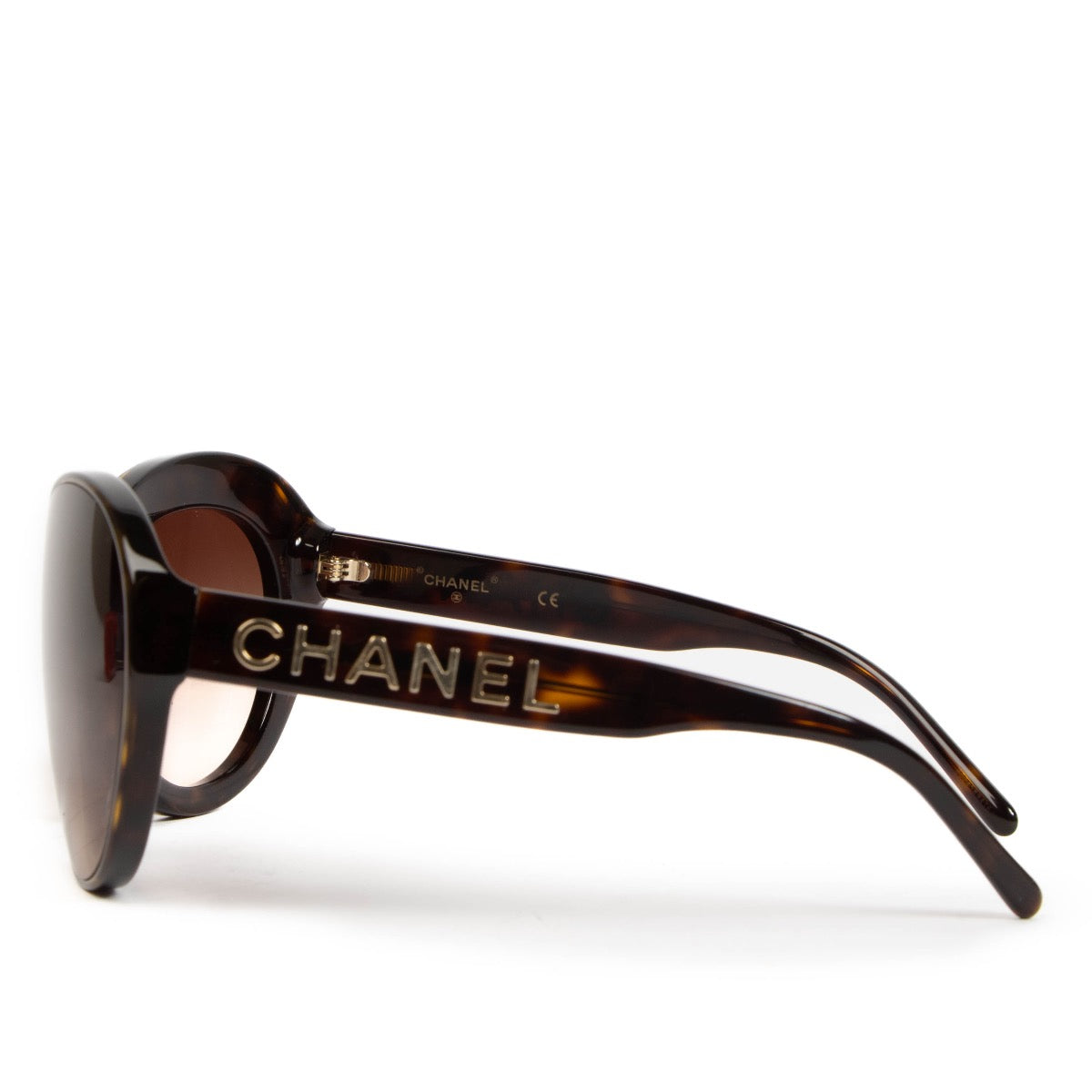 Shop safe online at Labellov in Antwerp, Brussels and Knokke these 100% authentic second hand Chanel Oversized Round Sunglasses