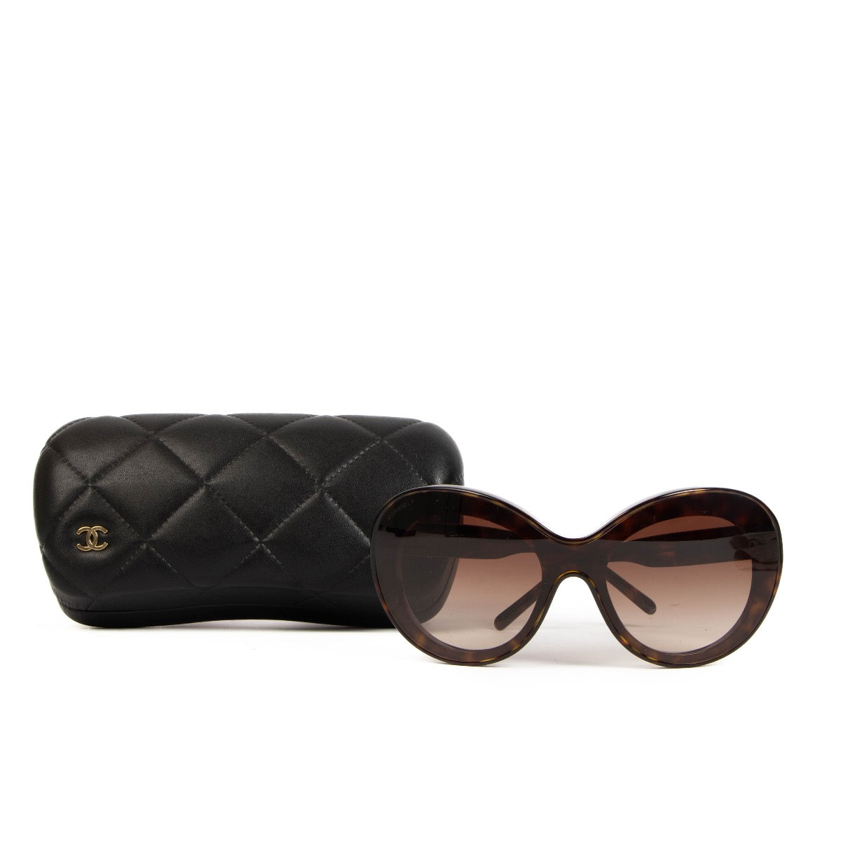 Shop safe online at Labellov in Antwerp, Brussels and Knokke these 100% authentic second hand Chanel Oversized Round Sunglasses