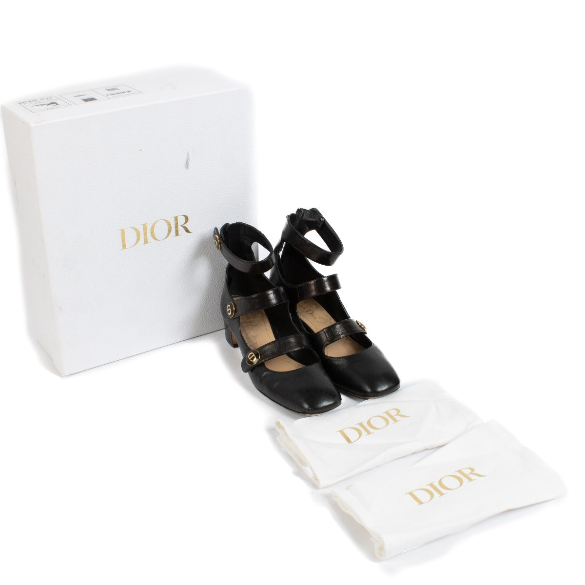 Shop safe online at Labellov in Antwerp, Brussels and Knokke this 100% authentic second hand Christian Dior Black D-Doll Pumps - Size 37,5