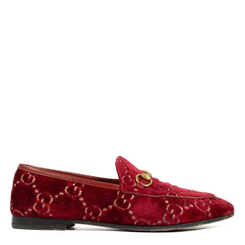 Gucci Burgundy Velvet Loafers in size 37.5, featuring luxurious burgundy velvet and gold-tone detailing for a sophisticated and versatile look. Shop now on Labellov.com.