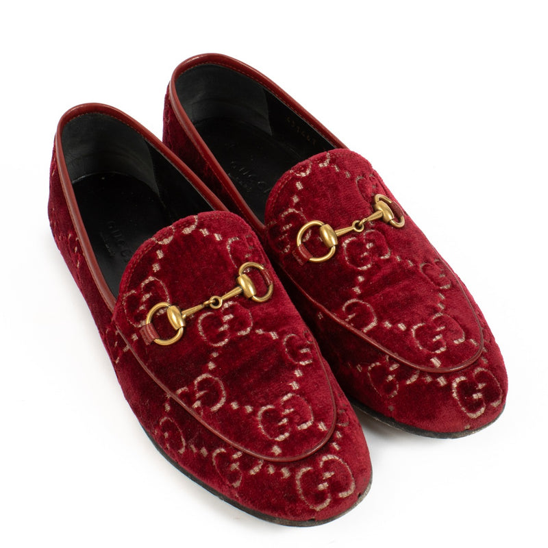 Gucci Burgundy Velvet Loafers in size 37.5, featuring luxurious burgundy velvet and gold-tone detailing for a sophisticated and versatile look. Shop now on Labellov.com.